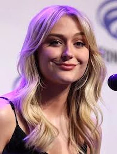Alyvia Alyn Lind